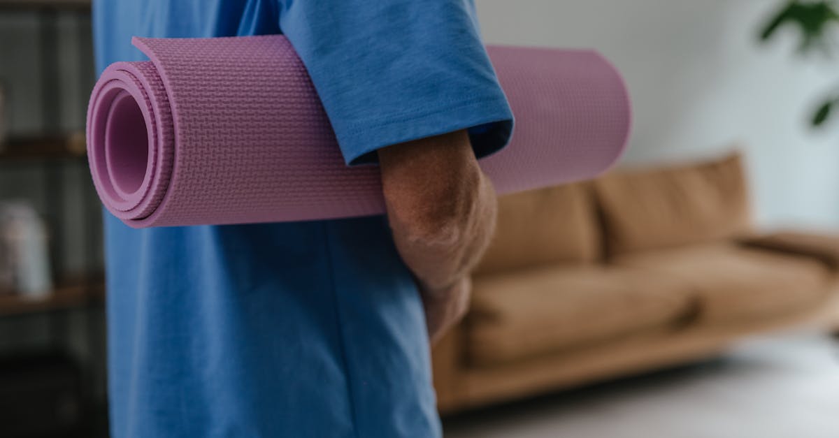 What are the holistic treatments for pain management?