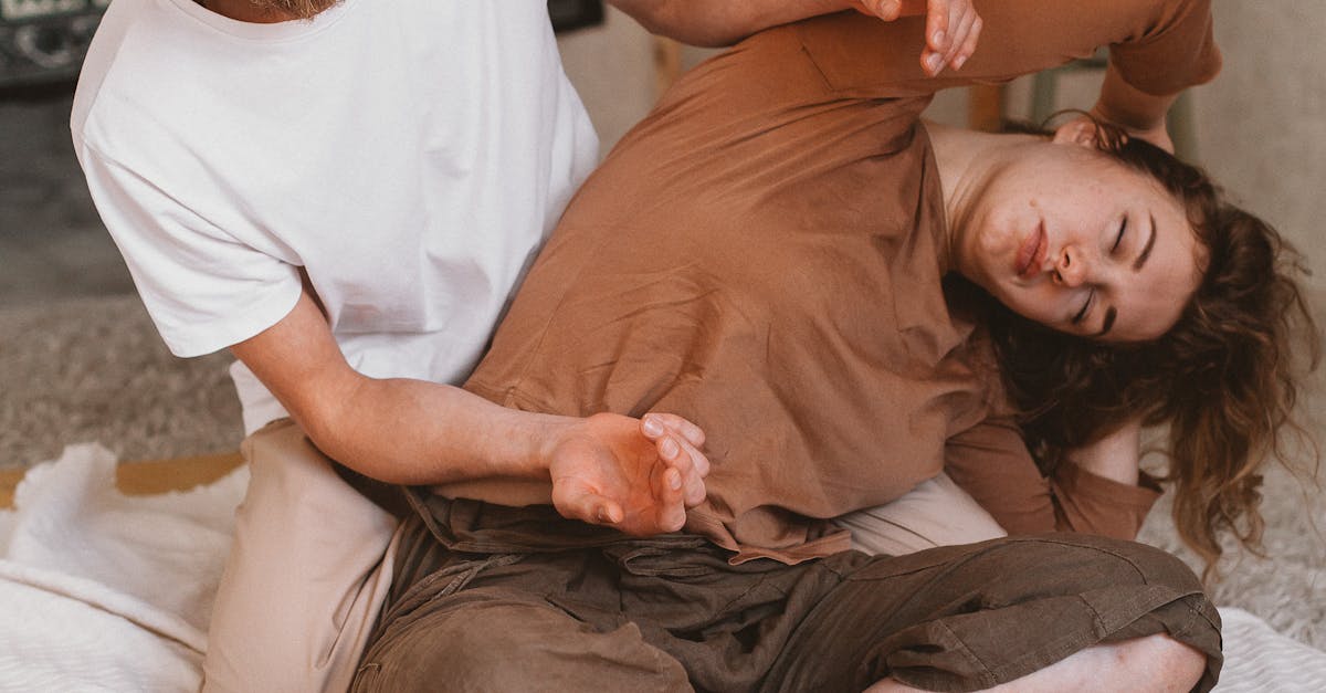 What is a holistic approach to pain management?