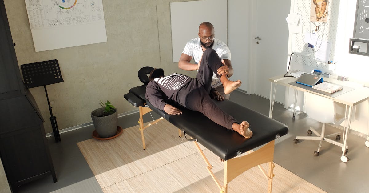 What is the holistic approach to pain management?